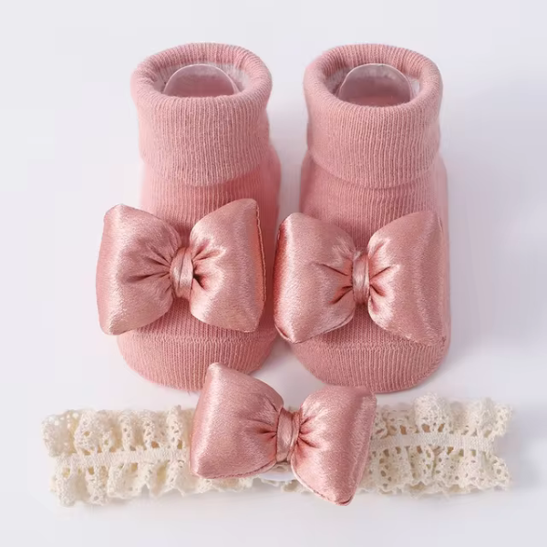 fjongo dhe corape me fjongo te bardha dhe roze aksesore per bebe aksesore per femije zozo albania zozo al (1)